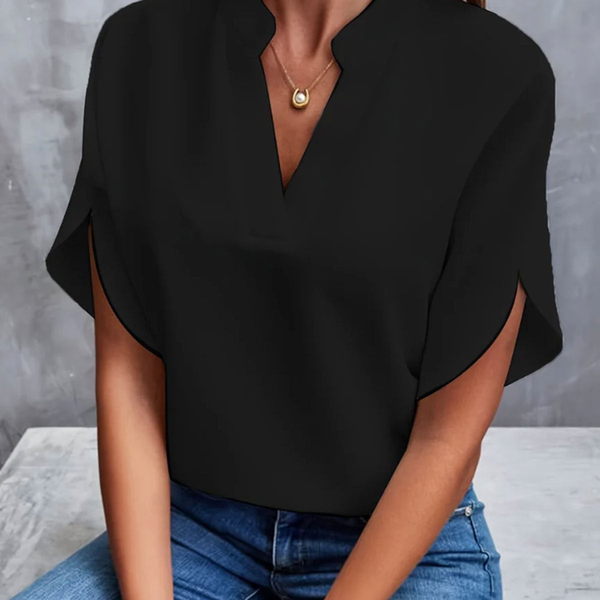 Blouse Fluide Col V – Chic & Décontracté