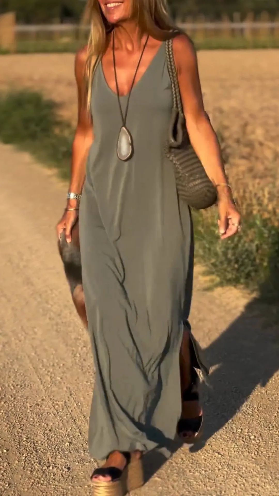 Robe tendance à bretelles, col en V sexy