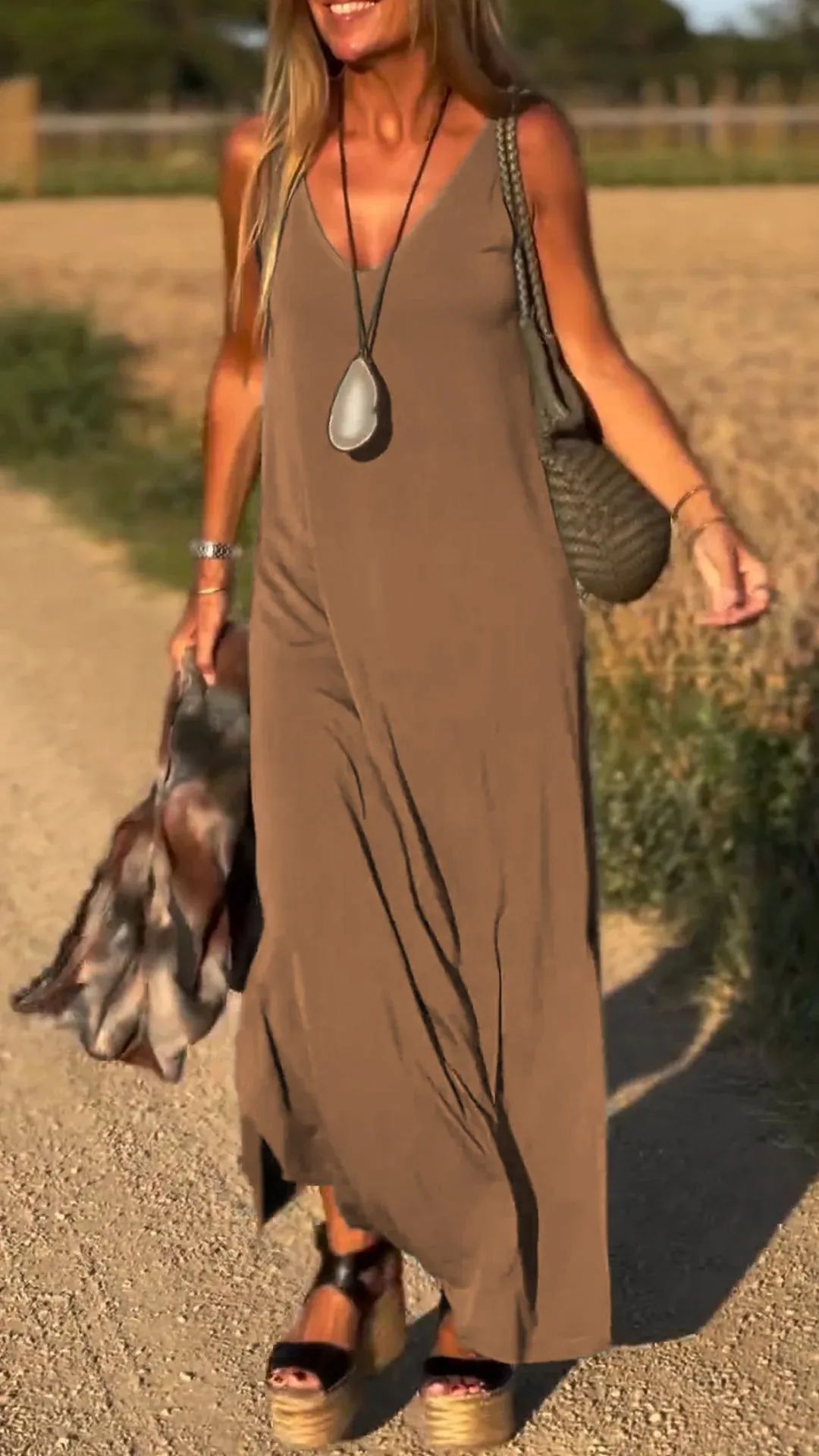Robe tendance à bretelles, col en V sexy