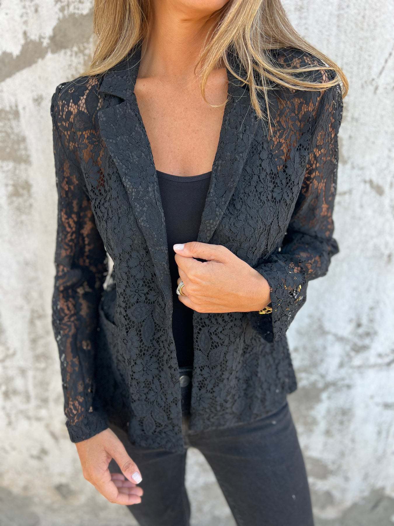 Veste Dentelle – Élégance & Féminité